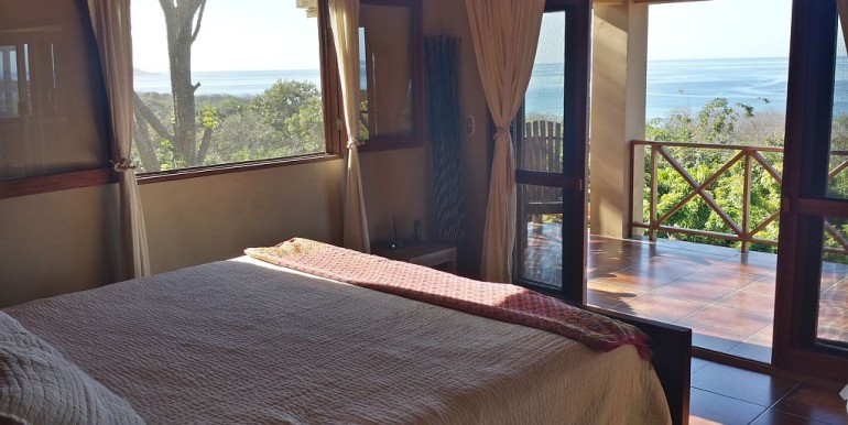 Master Bedroom - 1 King